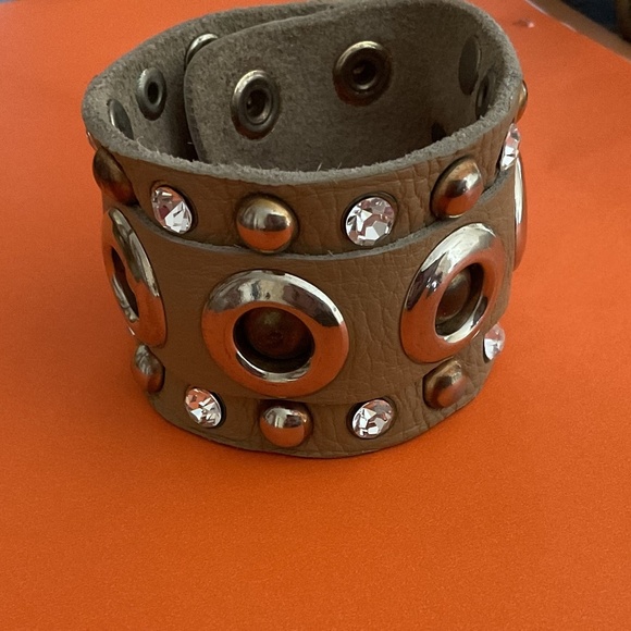 Designer Genuine Leather Stud/Rhinestone Tan silver metal Unisex Bracelet - Picture 13 of 13